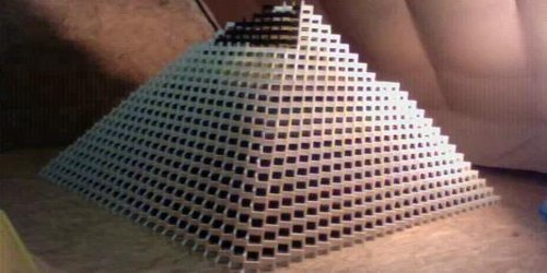 Рушењето на големата домино пирамида (видео)