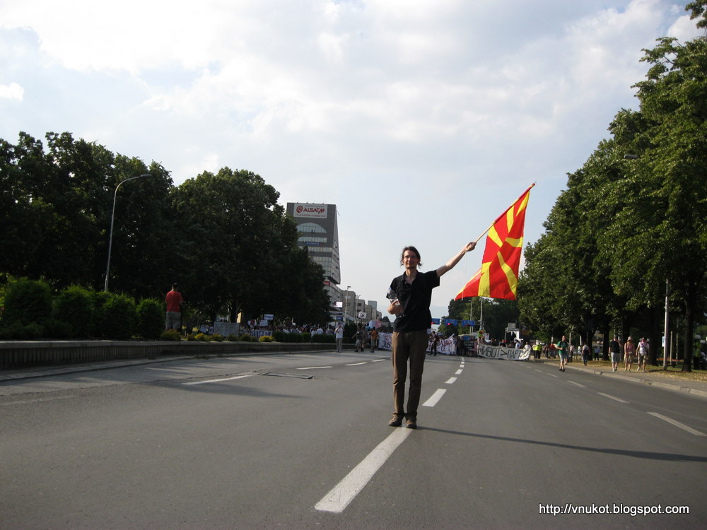 Две недели протести против полициската бруталност (видеа)