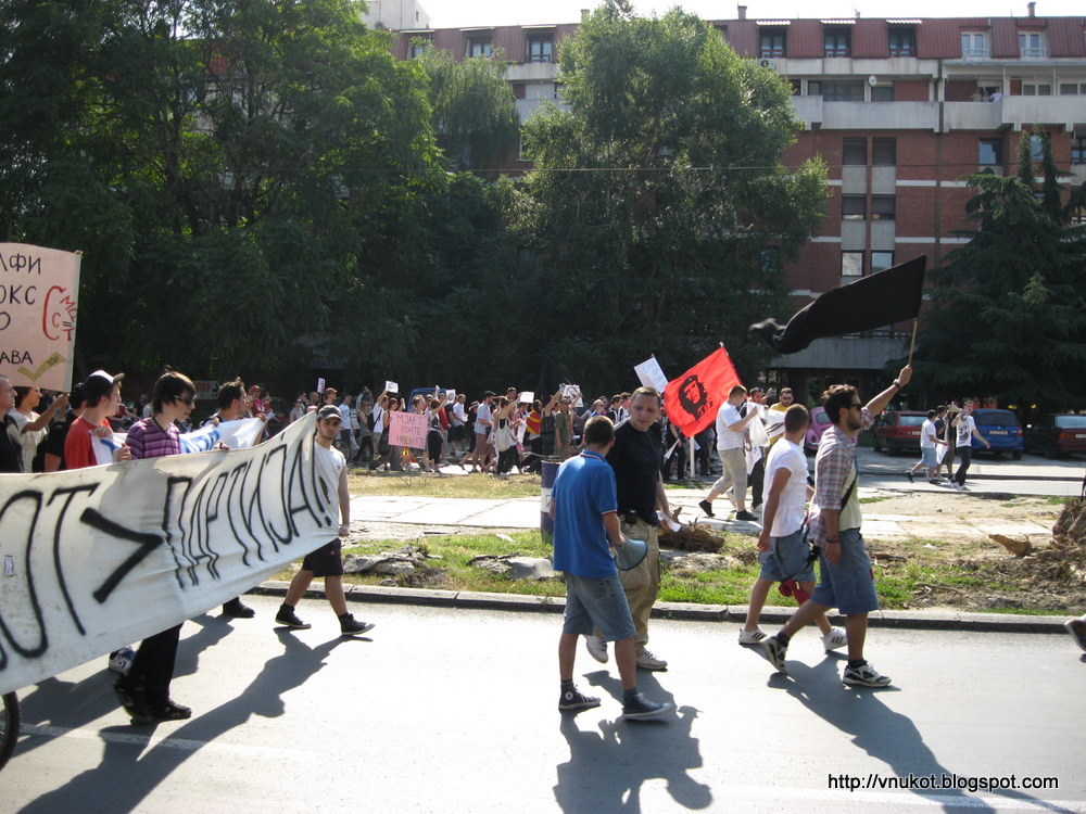 Две недели протести против полициската бруталност (видеа)