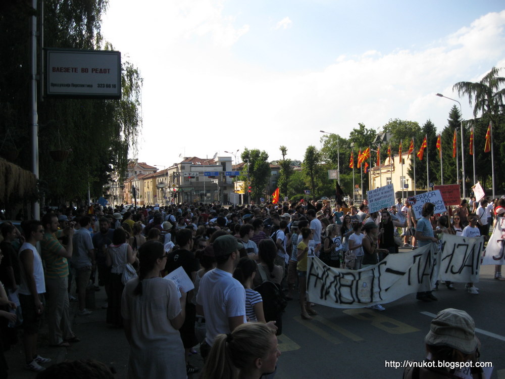 Две недели протести против полициската бруталност (видеа)