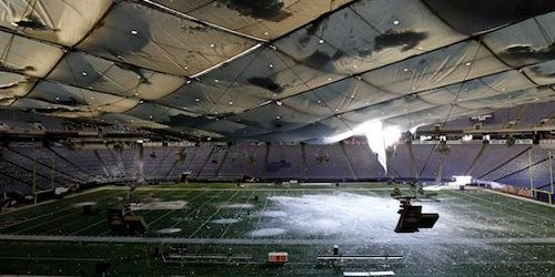 Снегот руши стадиони